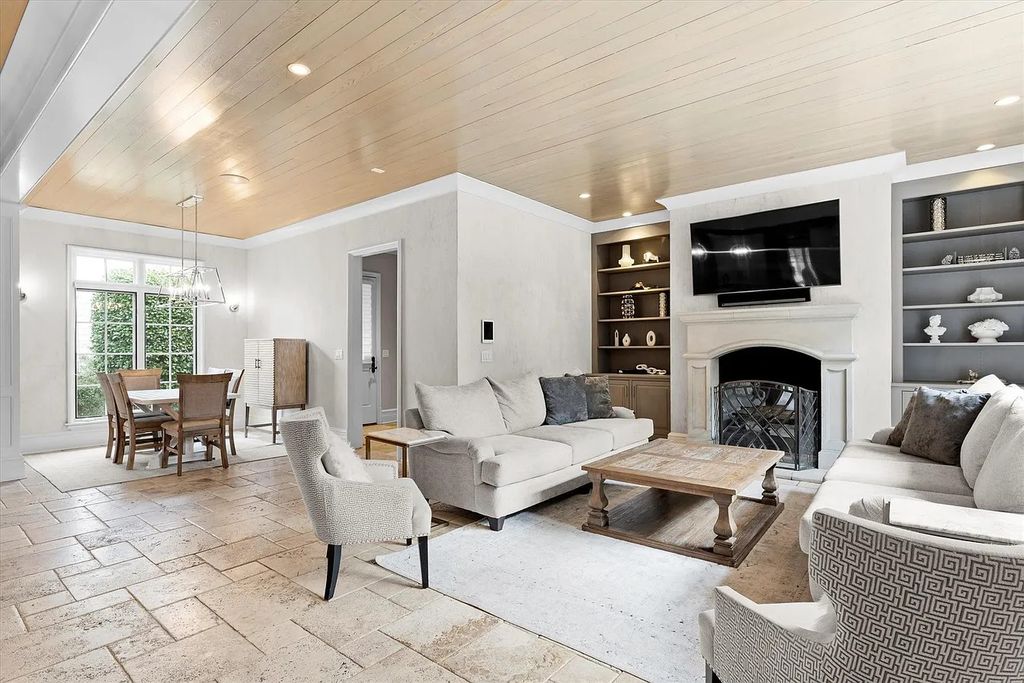 The House in Charlotte is a luxurious home consist of high-end custom features throughout, now available for sale. This home located at 3338 Leamington Ln, Charlotte, North Carolina
