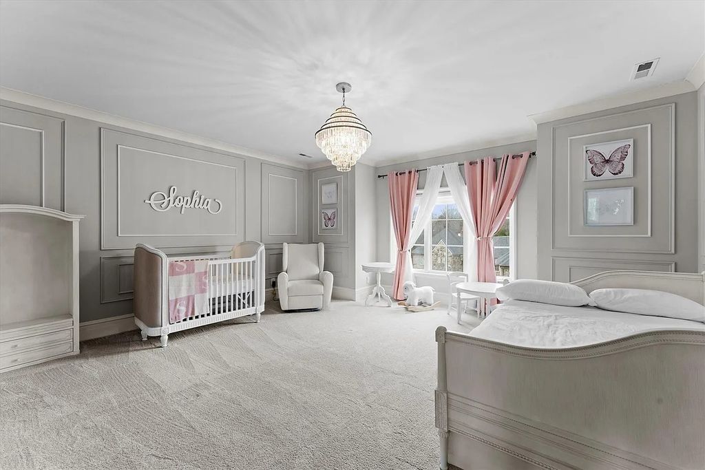The House in Charlotte is a luxurious home consist of high-end custom features throughout, now available for sale. This home located at 3338 Leamington Ln, Charlotte, North Carolina