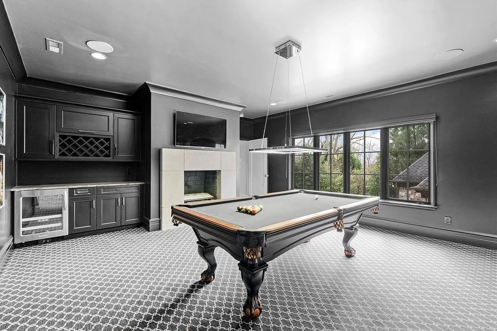 The House in Charlotte is a luxurious home consist of high-end custom features throughout, now available for sale. This home located at 3338 Leamington Ln, Charlotte, North Carolina