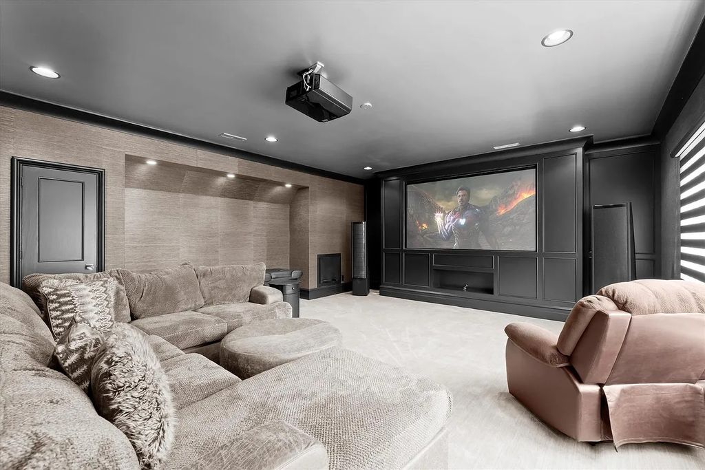 The House in Charlotte is a luxurious home consist of high-end custom features throughout, now available for sale. This home located at 3338 Leamington Ln, Charlotte, North Carolina