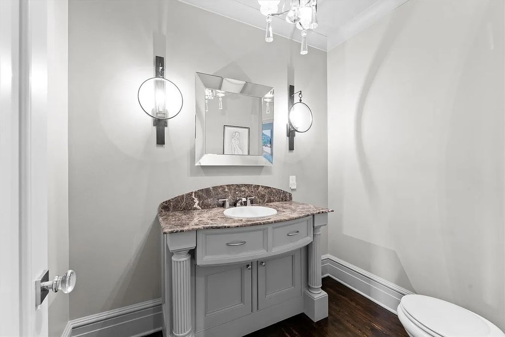 The House in Charlotte is a luxurious home consist of high-end custom features throughout, now available for sale. This home located at 3338 Leamington Ln, Charlotte, North Carolina