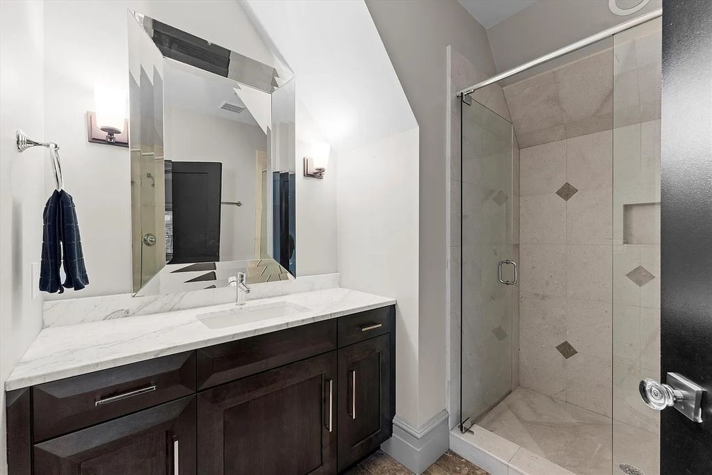 The House in Charlotte is a luxurious home consist of high-end custom features throughout, now available for sale. This home located at 3338 Leamington Ln, Charlotte, North Carolina