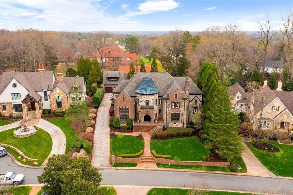 The House in Charlotte is a luxurious home consist of high-end custom features throughout, now available for sale. This home located at 3338 Leamington Ln, Charlotte, North Carolina