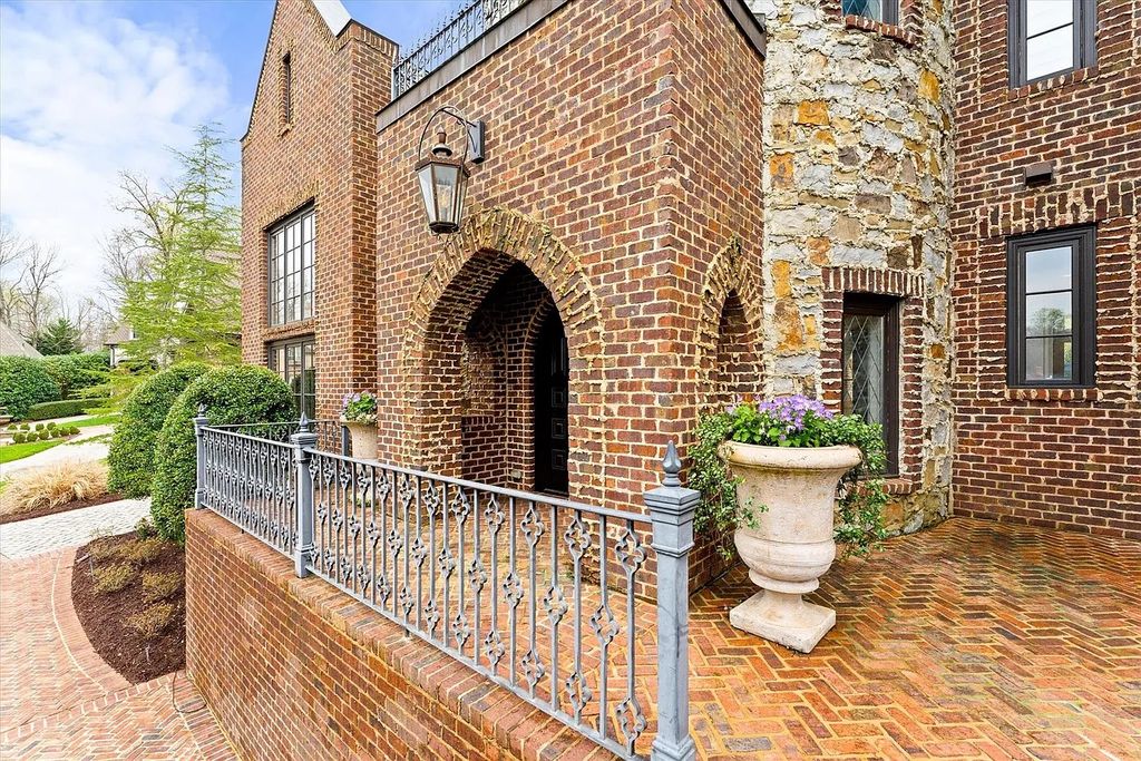 The House in Charlotte is a luxurious home consist of high-end custom features throughout, now available for sale. This home located at 3338 Leamington Ln, Charlotte, North Carolina