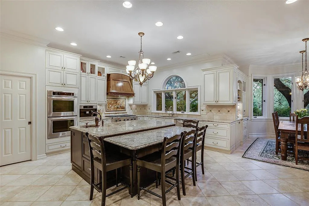 2704 Berenson Ln Austin TX 78746 11