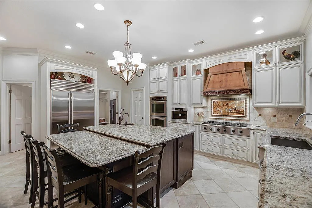 2704 Berenson Ln Austin TX 78746 12