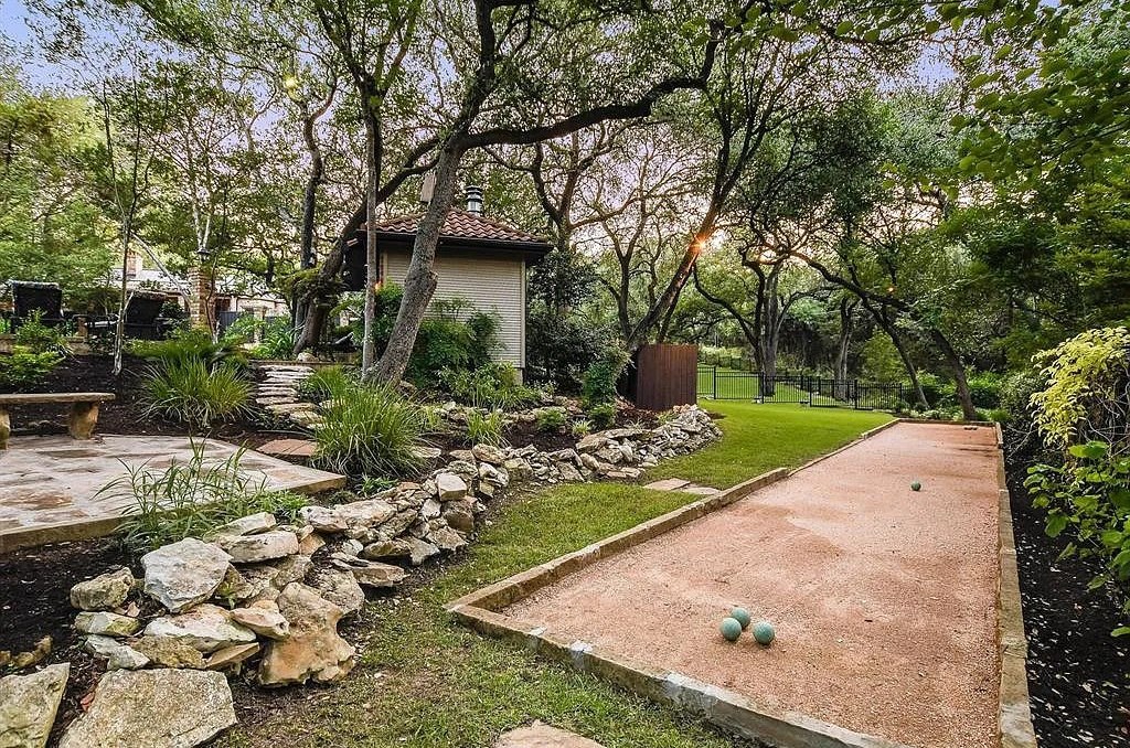 2704 Berenson Ln Austin TX 78746 13