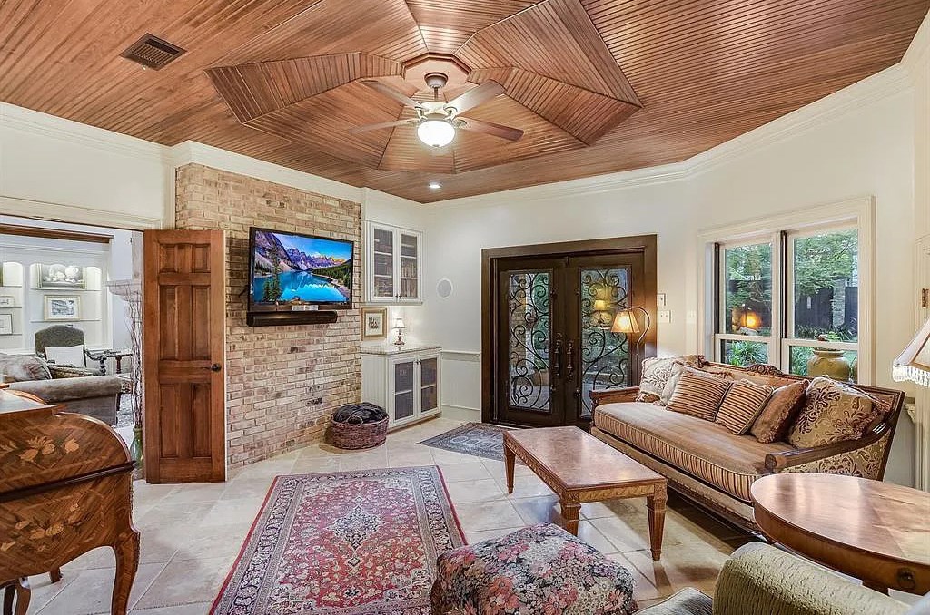 2704 Berenson Ln Austin TX 78746 16