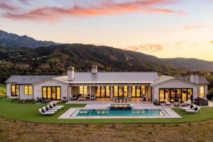Stunning Knolltop Estate with Breathtaking Ocean Views in Summerland, California