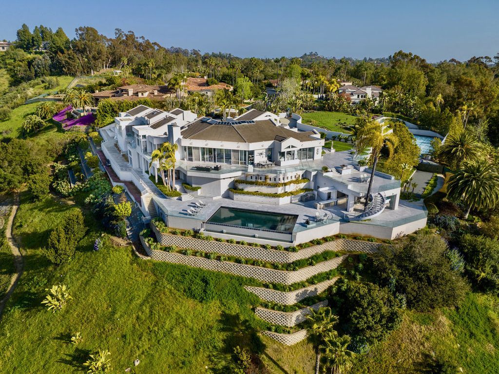 Located at 6002 Via Posada Del Norte in Rancho Santa Fe, CA, this stunning contemporary home is a dream come true. Boasting 12 bedrooms, 10 bathrooms, and a living space of 12,745 square feet, this home is truly one-of-a-kind. Built in 2006, it sits on one of the most coveted lots in the prestigious guard-gated community of Fairbanks Ranch.