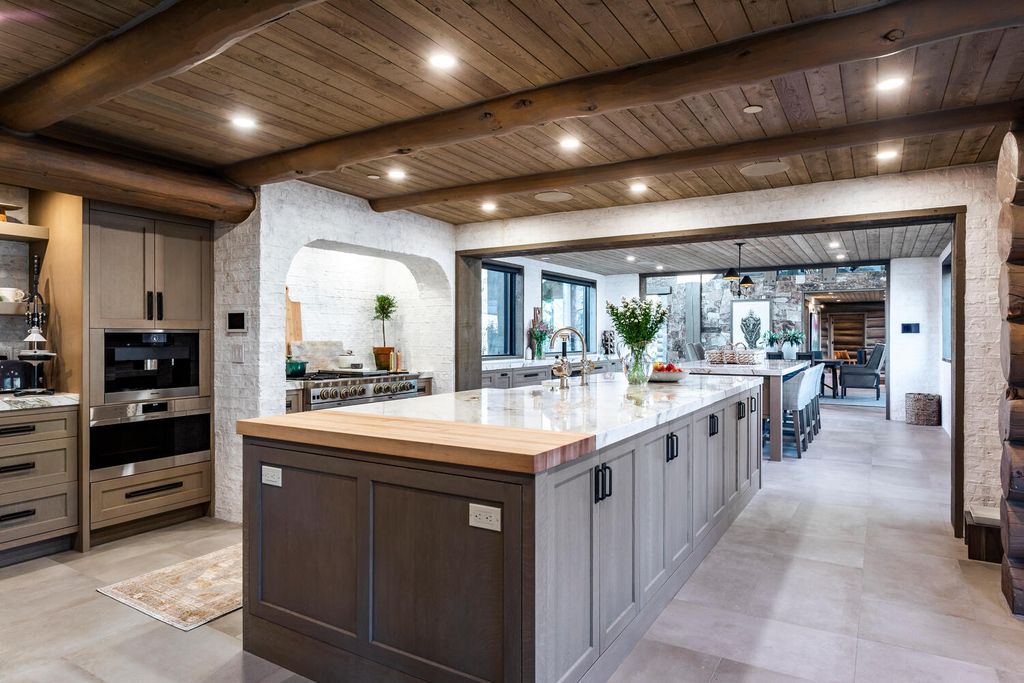 7600 E Deer Knoll Drive Home in Heber City, Utah. This custom-built home in Lashbrooke community offers a functional floor plan and ideal space for entertaining. With a main-level primary bedroom, gourmet kitchen, and great room opening to the keeping room, this home is perfect for hosting guests.