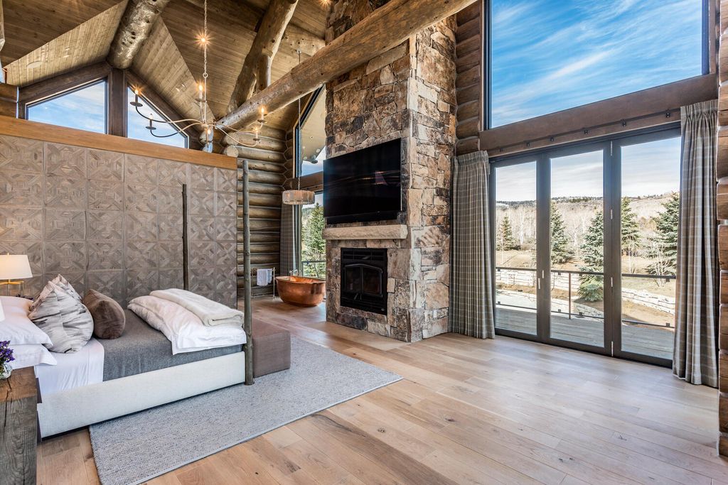 7600 E Deer Knoll Drive Home in Heber City, Utah. This custom-built home in Lashbrooke community offers a functional floor plan and ideal space for entertaining. With a main-level primary bedroom, gourmet kitchen, and great room opening to the keeping room, this home is perfect for hosting guests.