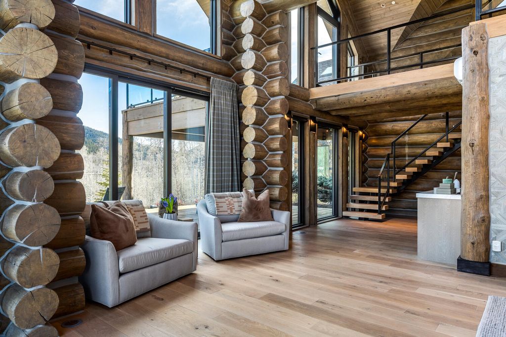 7600 E Deer Knoll Drive Home in Heber City, Utah. This custom-built home in Lashbrooke community offers a functional floor plan and ideal space for entertaining. With a main-level primary bedroom, gourmet kitchen, and great room opening to the keeping room, this home is perfect for hosting guests.