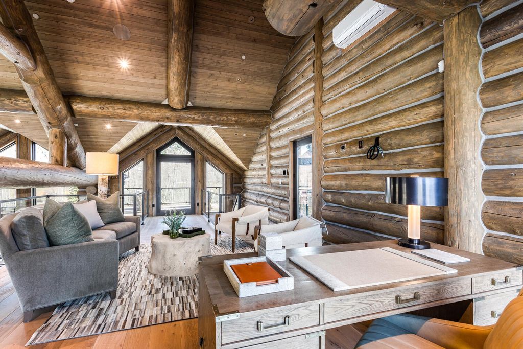7600 E Deer Knoll Drive Home in Heber City, Utah. This custom-built home in Lashbrooke community offers a functional floor plan and ideal space for entertaining. With a main-level primary bedroom, gourmet kitchen, and great room opening to the keeping room, this home is perfect for hosting guests.