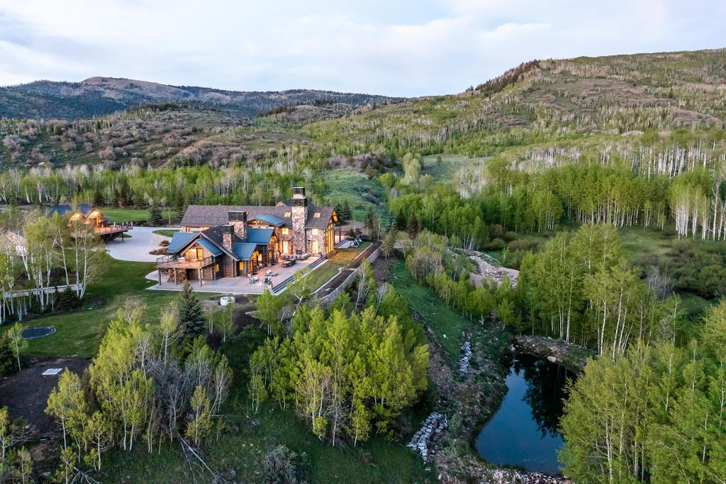 7600 E Deer Knoll Drive Home in Heber City, Utah. This custom-built home in Lashbrooke community offers a functional floor plan and ideal space for entertaining. With a main-level primary bedroom, gourmet kitchen, and great room opening to the keeping room, this home is perfect for hosting guests.