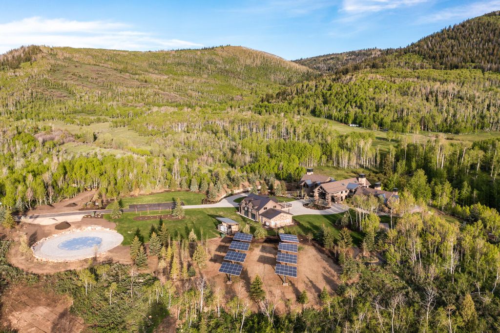 7600 E Deer Knoll Drive Home in Heber City, Utah. This custom-built home in Lashbrooke community offers a functional floor plan and ideal space for entertaining. With a main-level primary bedroom, gourmet kitchen, and great room opening to the keeping room, this home is perfect for hosting guests.