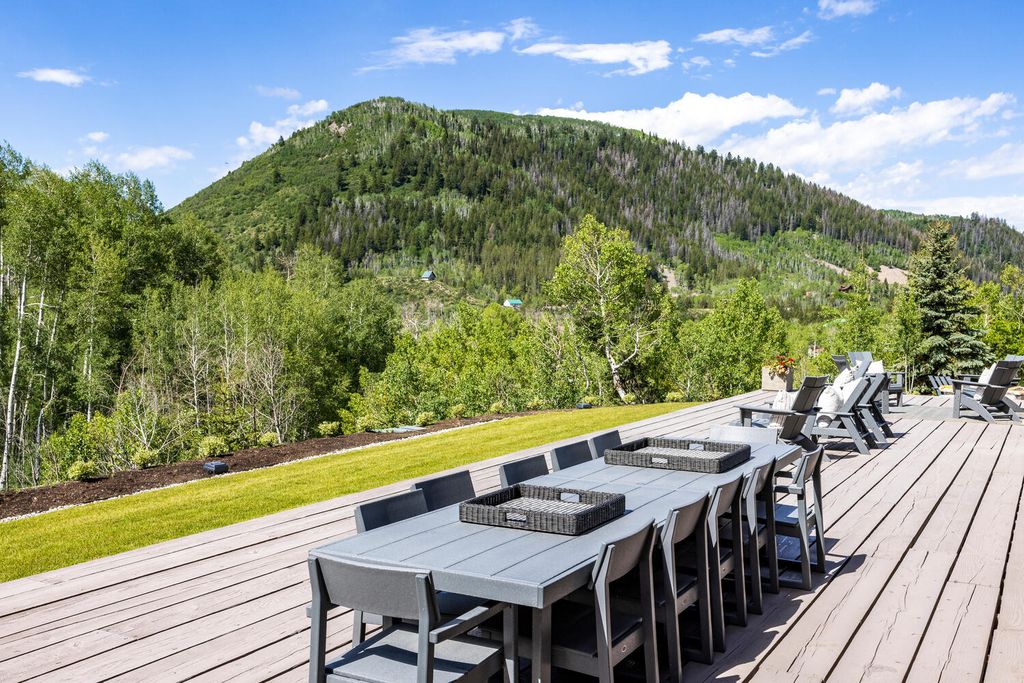 7600 E Deer Knoll Drive Home in Heber City, Utah. This custom-built home in Lashbrooke community offers a functional floor plan and ideal space for entertaining. With a main-level primary bedroom, gourmet kitchen, and great room opening to the keeping room, this home is perfect for hosting guests.