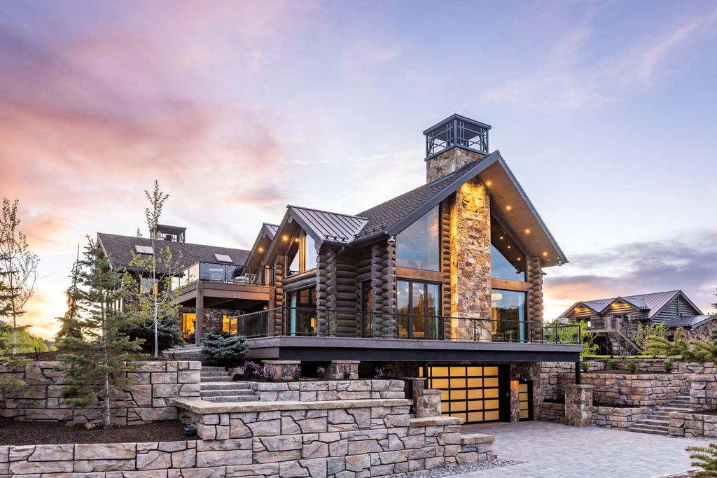 7600 E Deer Knoll Drive Home in Heber City, Utah. This custom-built home in Lashbrooke community offers a functional floor plan and ideal space for entertaining. With a main-level primary bedroom, gourmet kitchen, and great room opening to the keeping room, this home is perfect for hosting guests.