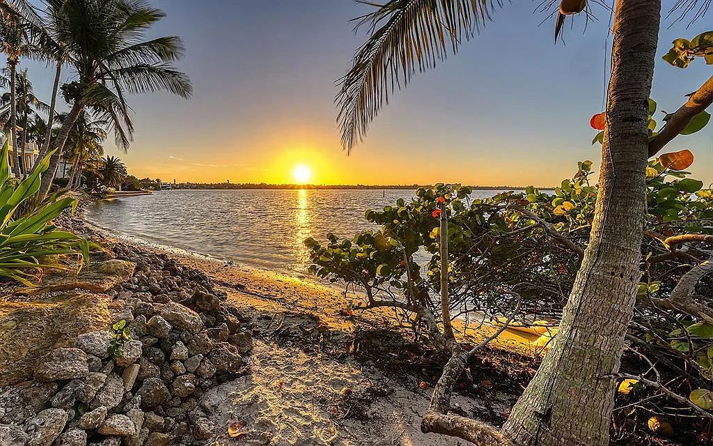 Welcome to a stunning Siesta Key coastal home 1414 Point Crisp Road, Sarasota, Florida with 360-degree bay views and 546 feet of waterfront on Little Sarasota Bay. This 6-bed, 9-bath home boasts 7,162 sqft of living space on 1.22 acres of land.