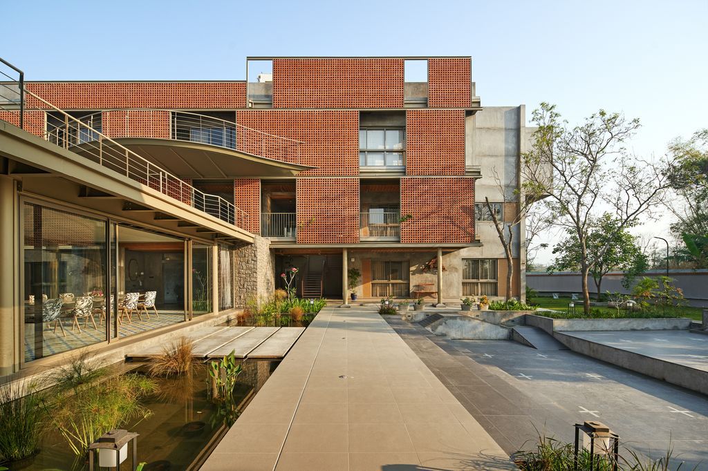 Athachi Farmhouse with Raw, Earthy Tone Exterior by Alchemy Architects