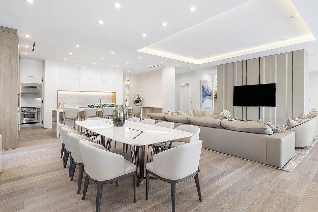 Discover this awe-inspiring waterfront estate at 224 W Key Palm Road, Boca Raton, Florida. Built in 2023 by Sarkela Corp and Ada Architecture Design Atelier, this luxurious property boasts 6 opulent bedrooms, 7 full and 2 half baths, and over 9,500 sq ft of palatial living space.