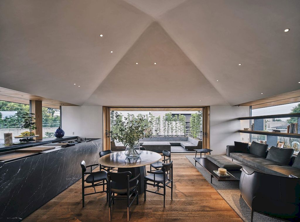 C4L House shows tranquility & exquisite tension by CUBO Design Architect