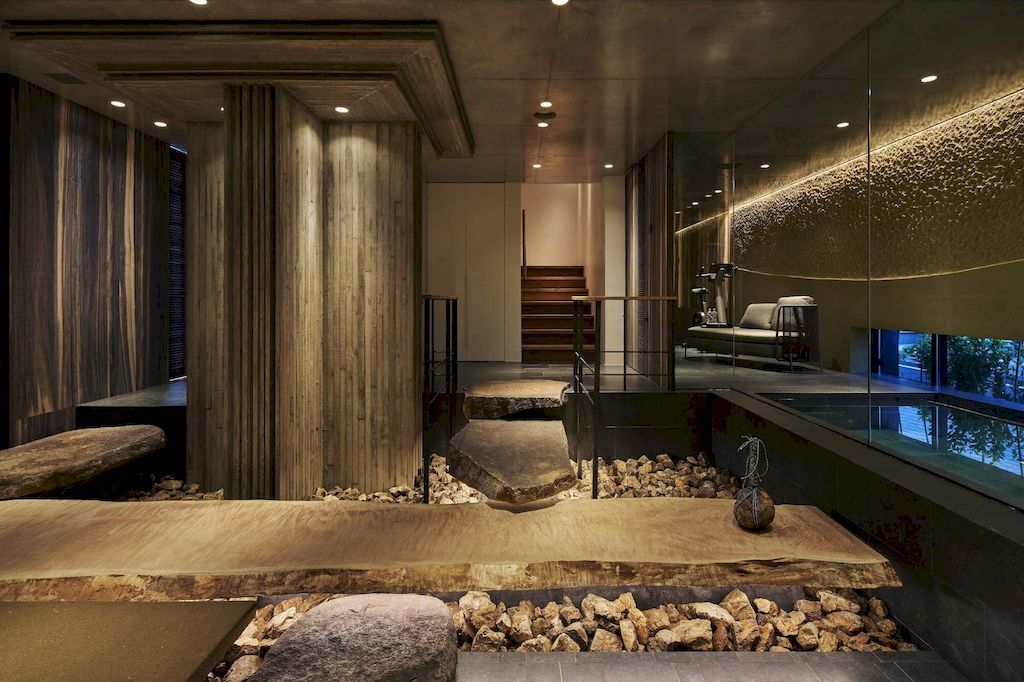 C4L House shows tranquility & exquisite tension by CUBO Design Architect