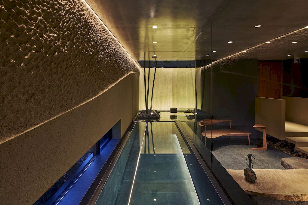 C4L House shows tranquility & exquisite tension by CUBO Design Architect