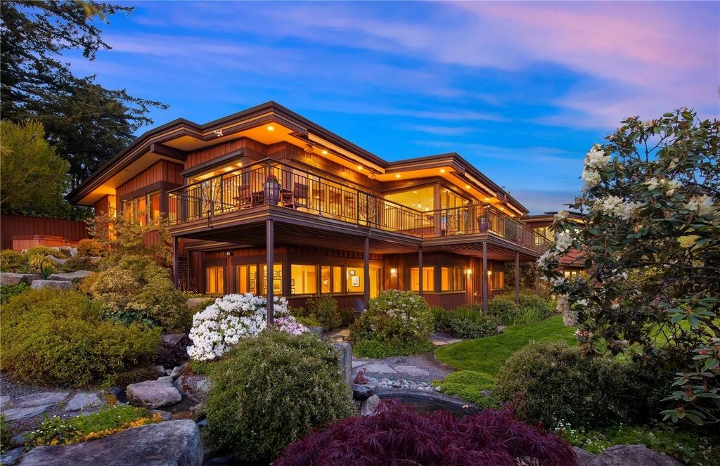 Dramatic Ever-Changing Views Provide a Breathtaking Backdrop for This $3.798M Modern Home in Bellevue, WA