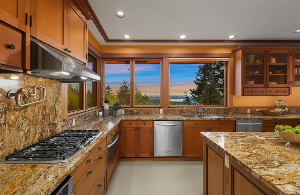 Dramatic Ever-Changing Views Provide a Breathtaking Backdrop for This $3.798M Modern Home in Bellevue, WA