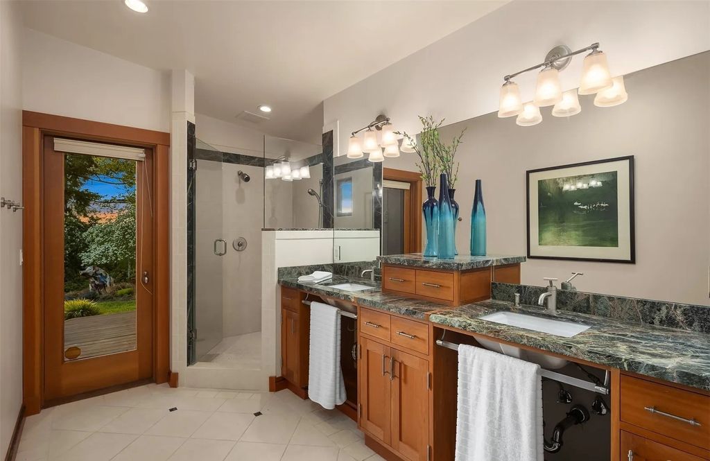 Dramatic Ever-Changing Views Provide a Breathtaking Backdrop for This $3.798M Modern Home in Bellevue, WA