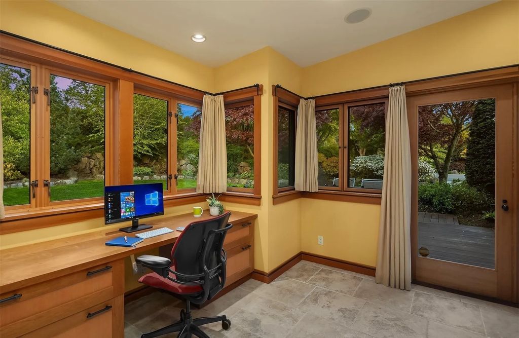 Dramatic Ever-Changing Views Provide a Breathtaking Backdrop for This $3.798M Modern Home in Bellevue, WA