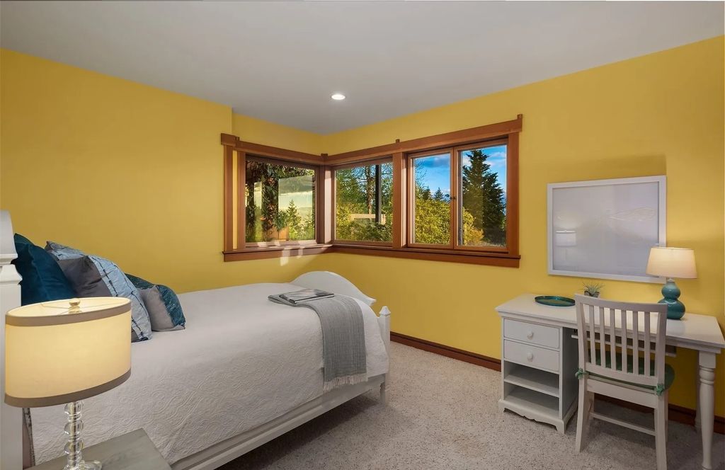 Dramatic Ever-Changing Views Provide a Breathtaking Backdrop for This $3.798M Modern Home in Bellevue, WA