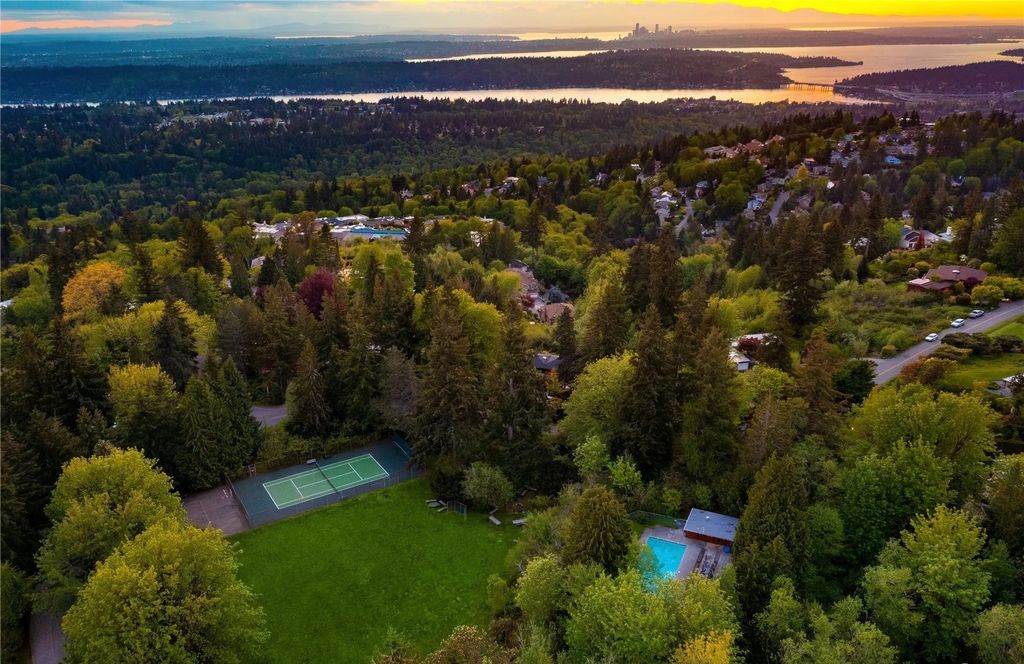 Dramatic Ever-Changing Views Provide a Breathtaking Backdrop for This $3.798M Modern Home in Bellevue, WA