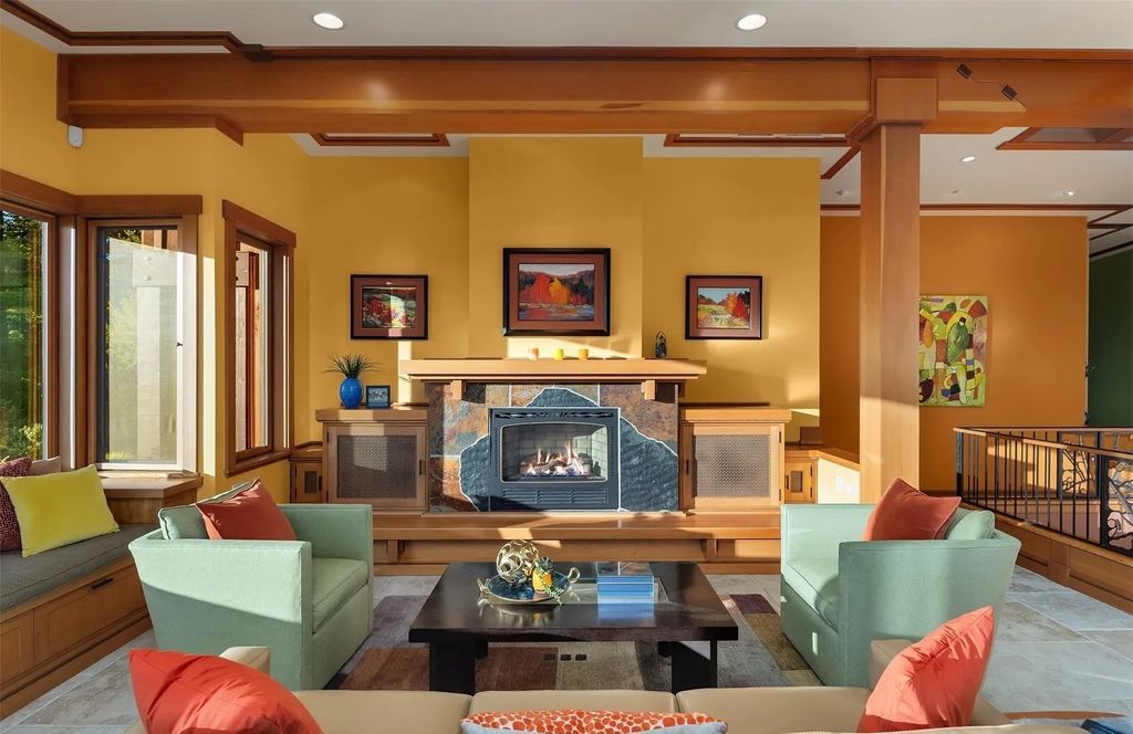 Dramatic Ever-Changing Views Provide a Breathtaking Backdrop for This $3.798M Modern Home in Bellevue, WA