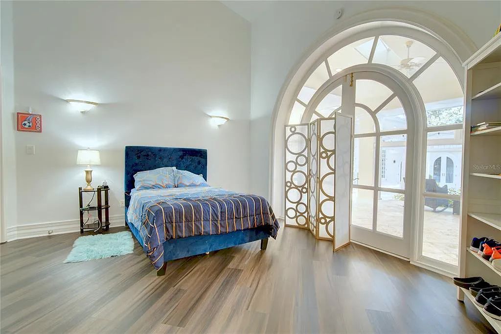 Discover the stunning 6-bed, 8-bath estate at 400 Saddleworth Place in Lake Mary, Florida. Situated on 2.82 acres within Heathrow's premier community, this custom-built home offers over 9,000 sqft of luxurious living space.