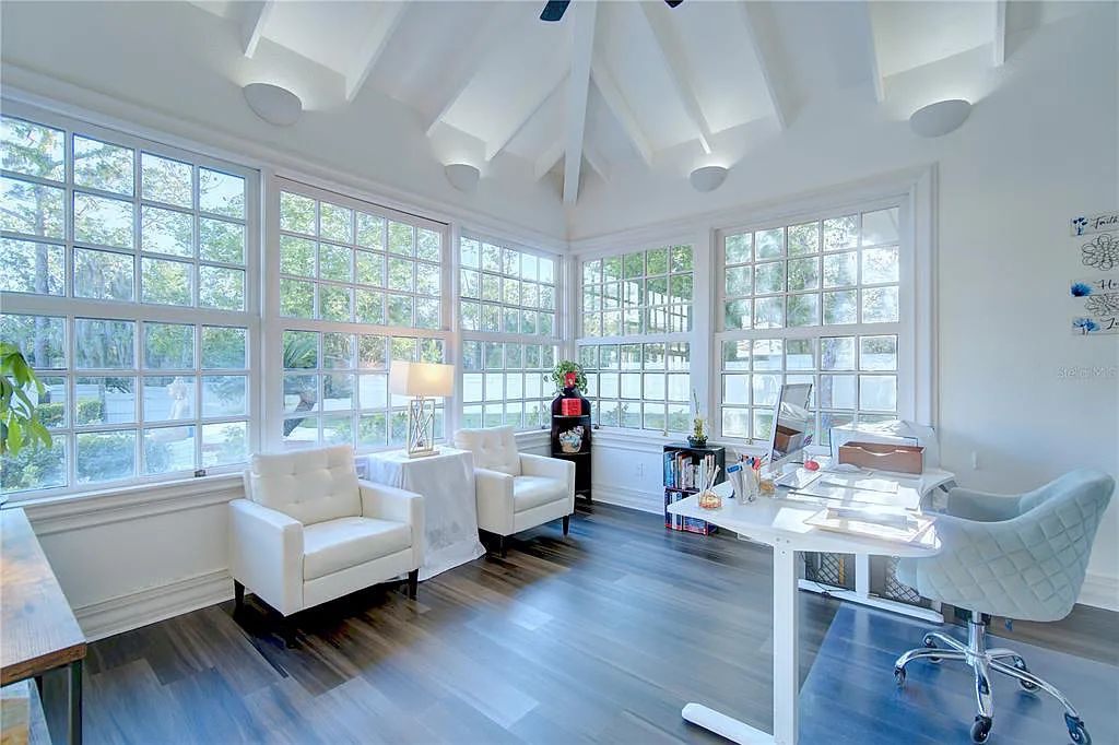 Discover the stunning 6-bed, 8-bath estate at 400 Saddleworth Place in Lake Mary, Florida. Situated on 2.82 acres within Heathrow's premier community, this custom-built home offers over 9,000 sqft of luxurious living space.