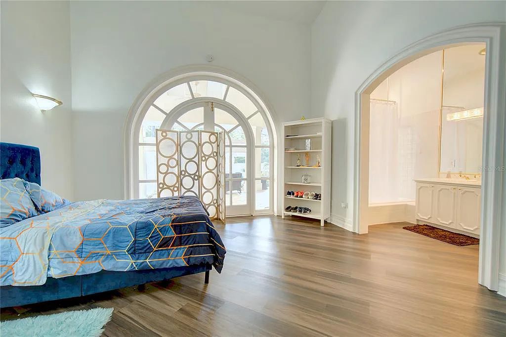 Discover the stunning 6-bed, 8-bath estate at 400 Saddleworth Place in Lake Mary, Florida. Situated on 2.82 acres within Heathrow's premier community, this custom-built home offers over 9,000 sqft of luxurious living space.