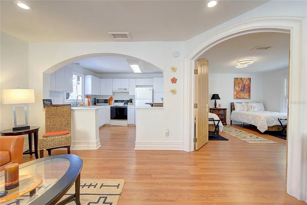 Discover the stunning 6-bed, 8-bath estate at 400 Saddleworth Place in Lake Mary, Florida. Situated on 2.82 acres within Heathrow's premier community, this custom-built home offers over 9,000 sqft of luxurious living space.