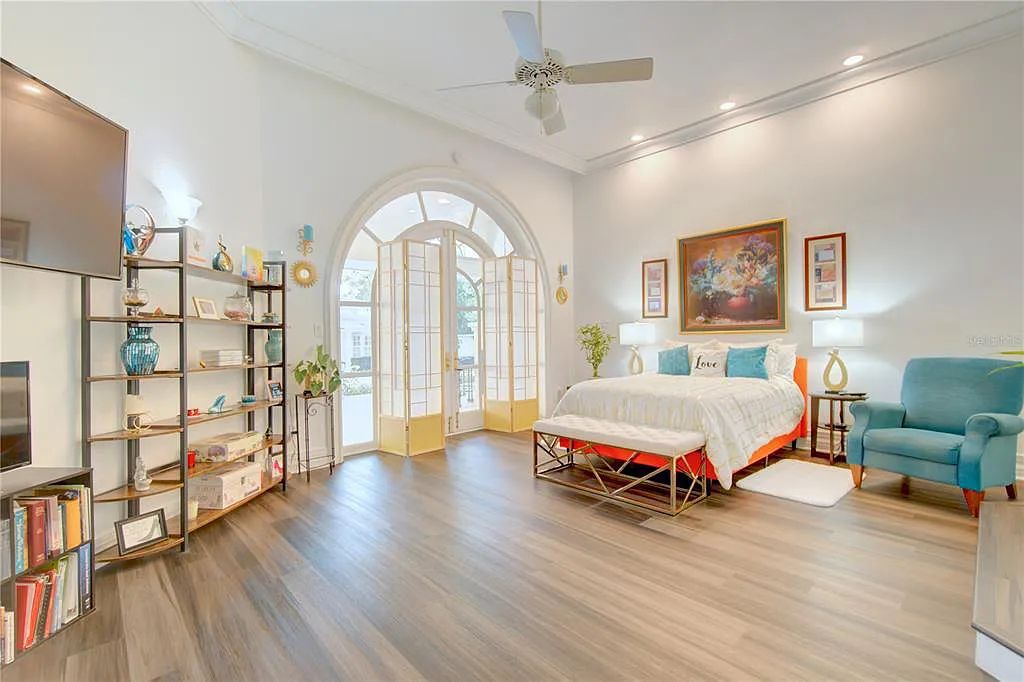 Discover the stunning 6-bed, 8-bath estate at 400 Saddleworth Place in Lake Mary, Florida. Situated on 2.82 acres within Heathrow's premier community, this custom-built home offers over 9,000 sqft of luxurious living space.