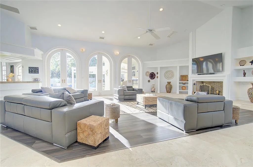 Discover the stunning 6-bed, 8-bath estate at 400 Saddleworth Place in Lake Mary, Florida. Situated on 2.82 acres within Heathrow's premier community, this custom-built home offers over 9,000 sqft of luxurious living space.