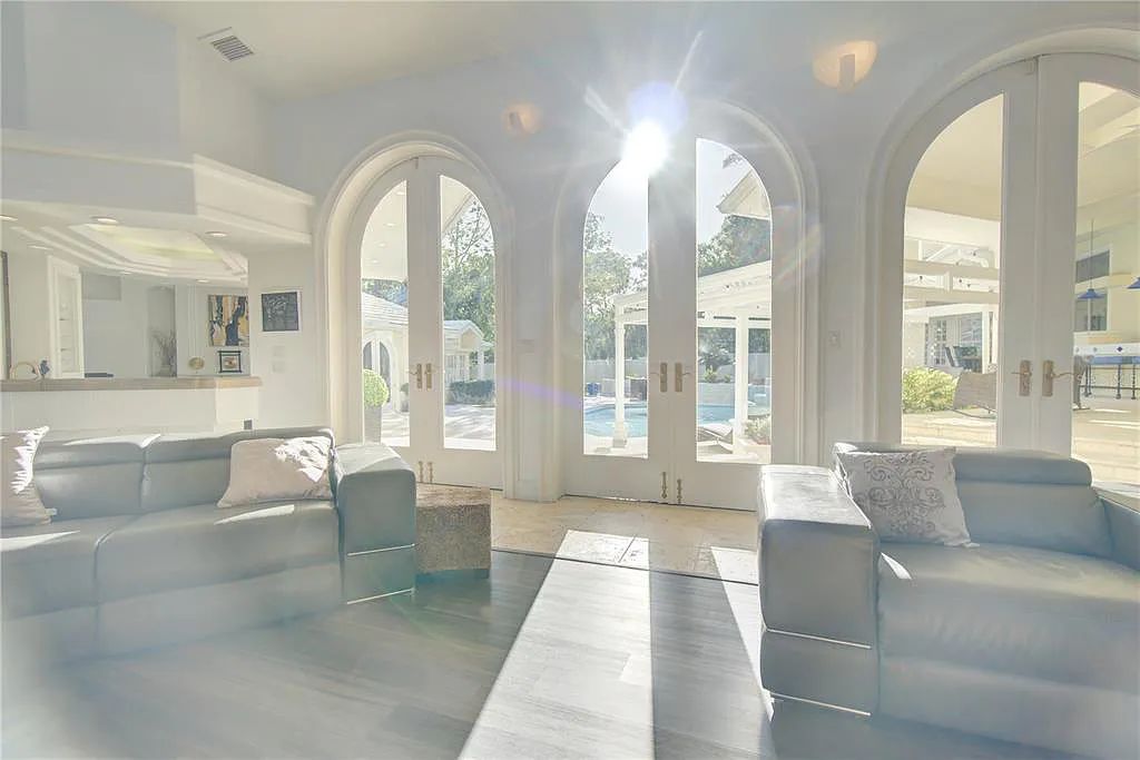Discover the stunning 6-bed, 8-bath estate at 400 Saddleworth Place in Lake Mary, Florida. Situated on 2.82 acres within Heathrow's premier community, this custom-built home offers over 9,000 sqft of luxurious living space.