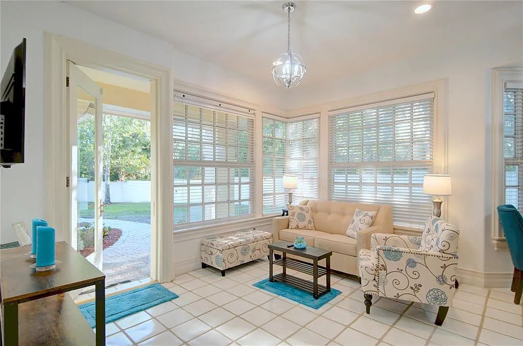 Discover the stunning 6-bed, 8-bath estate at 400 Saddleworth Place in Lake Mary, Florida. Situated on 2.82 acres within Heathrow's premier community, this custom-built home offers over 9,000 sqft of luxurious living space.
