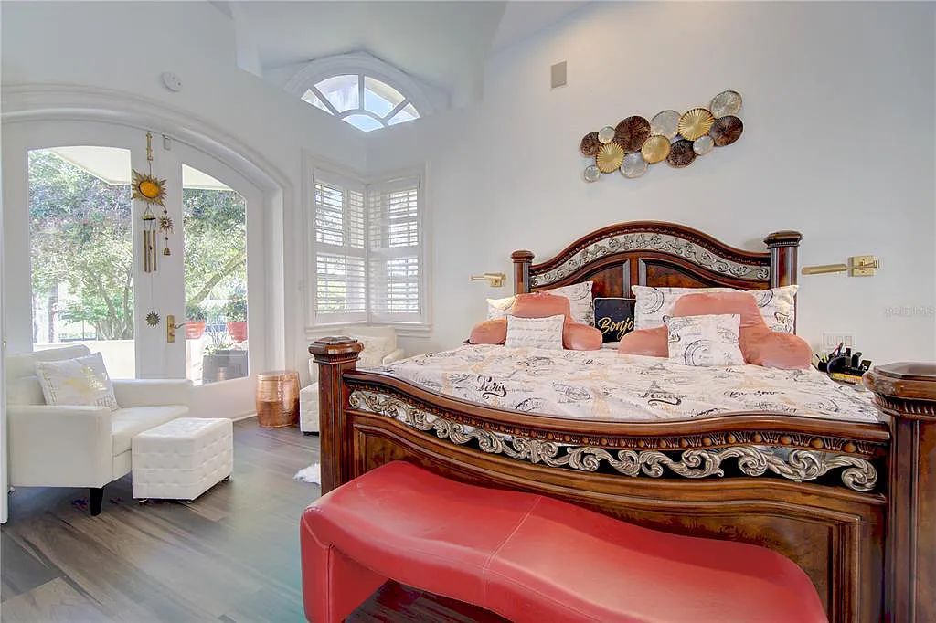 Discover the stunning 6-bed, 8-bath estate at 400 Saddleworth Place in Lake Mary, Florida. Situated on 2.82 acres within Heathrow's premier community, this custom-built home offers over 9,000 sqft of luxurious living space.