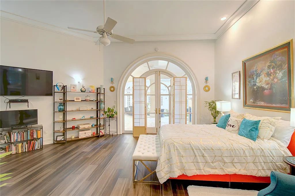 Discover the stunning 6-bed, 8-bath estate at 400 Saddleworth Place in Lake Mary, Florida. Situated on 2.82 acres within Heathrow's premier community, this custom-built home offers over 9,000 sqft of luxurious living space.