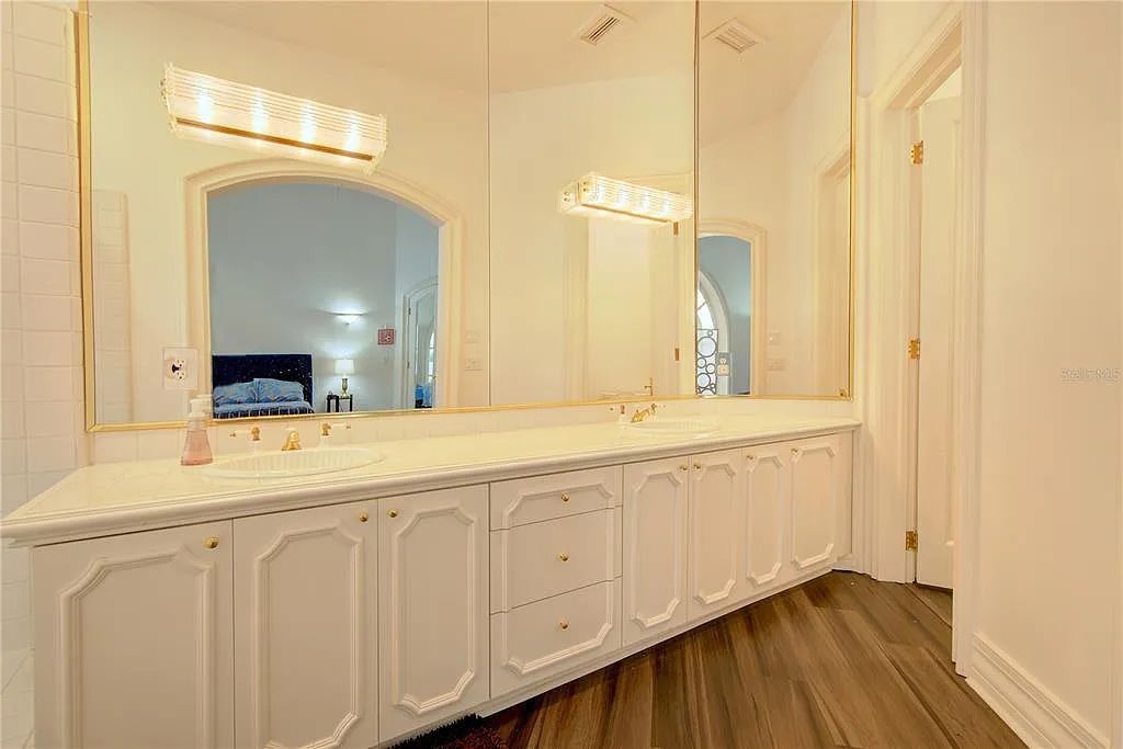 Discover the stunning 6-bed, 8-bath estate at 400 Saddleworth Place in Lake Mary, Florida. Situated on 2.82 acres within Heathrow's premier community, this custom-built home offers over 9,000 sqft of luxurious living space.