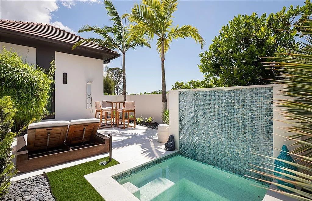 146 Myrtle Road, Naples, Florida newly completed, custom contemporary Pine Ridge estate boasts 6 beds, 10 baths, 7,238 sq ft of living space on a 1.21-acre lot.