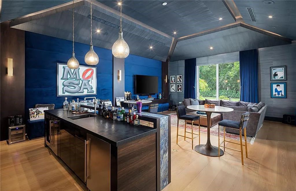 146 Myrtle Road, Naples, Florida newly completed, custom contemporary Pine Ridge estate boasts 6 beds, 10 baths, 7,238 sq ft of living space on a 1.21-acre lot.
