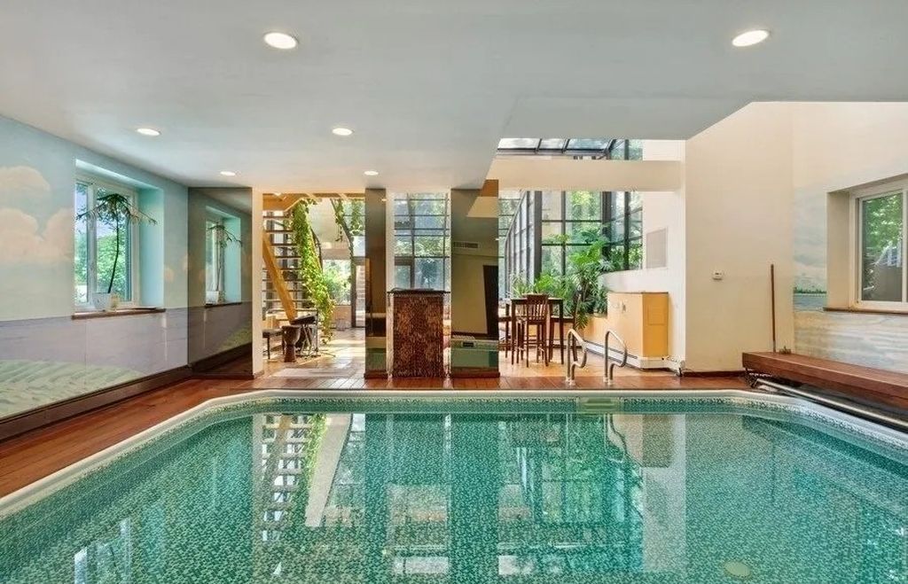 Live in Splendor: Exceptional Mansion for Sale in Hewlett Bay Park, NY at $3.65M - Your Gateway to Luxurious Living