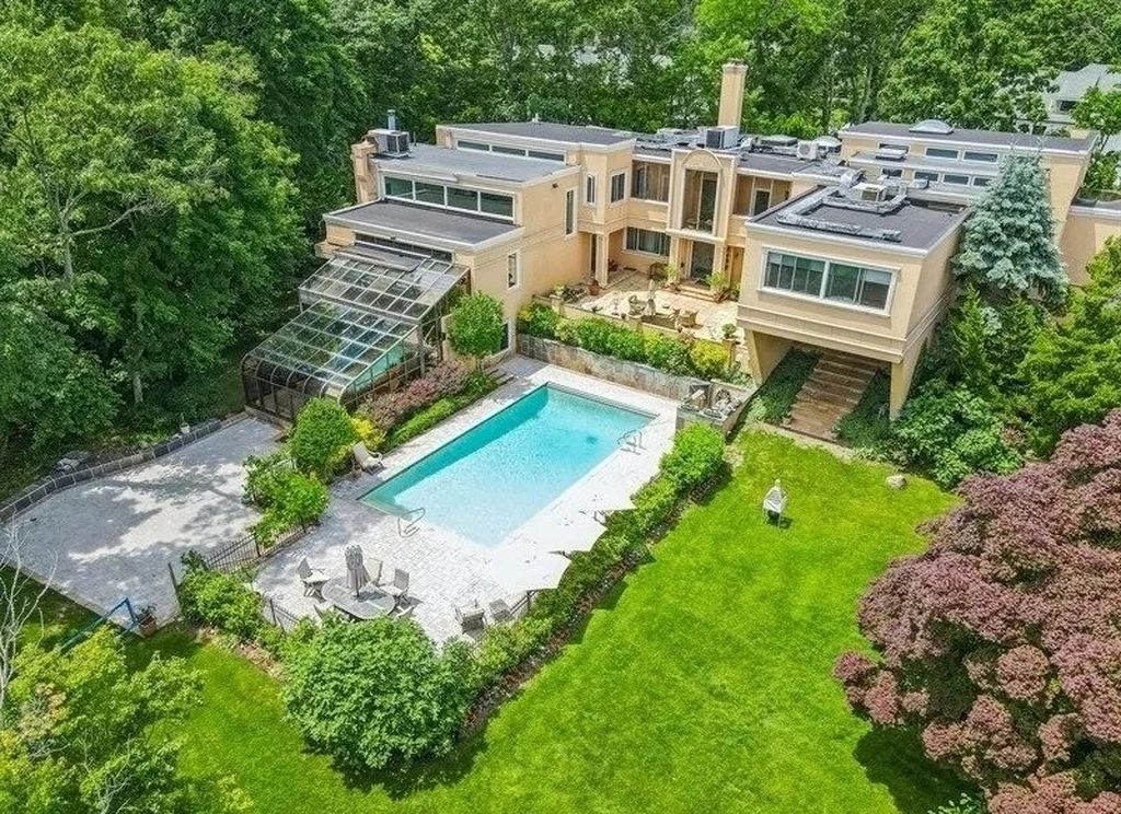 Live in Splendor: Exceptional Mansion for Sale in Hewlett Bay Park, NY at $3.65M - Your Gateway to Luxurious Living